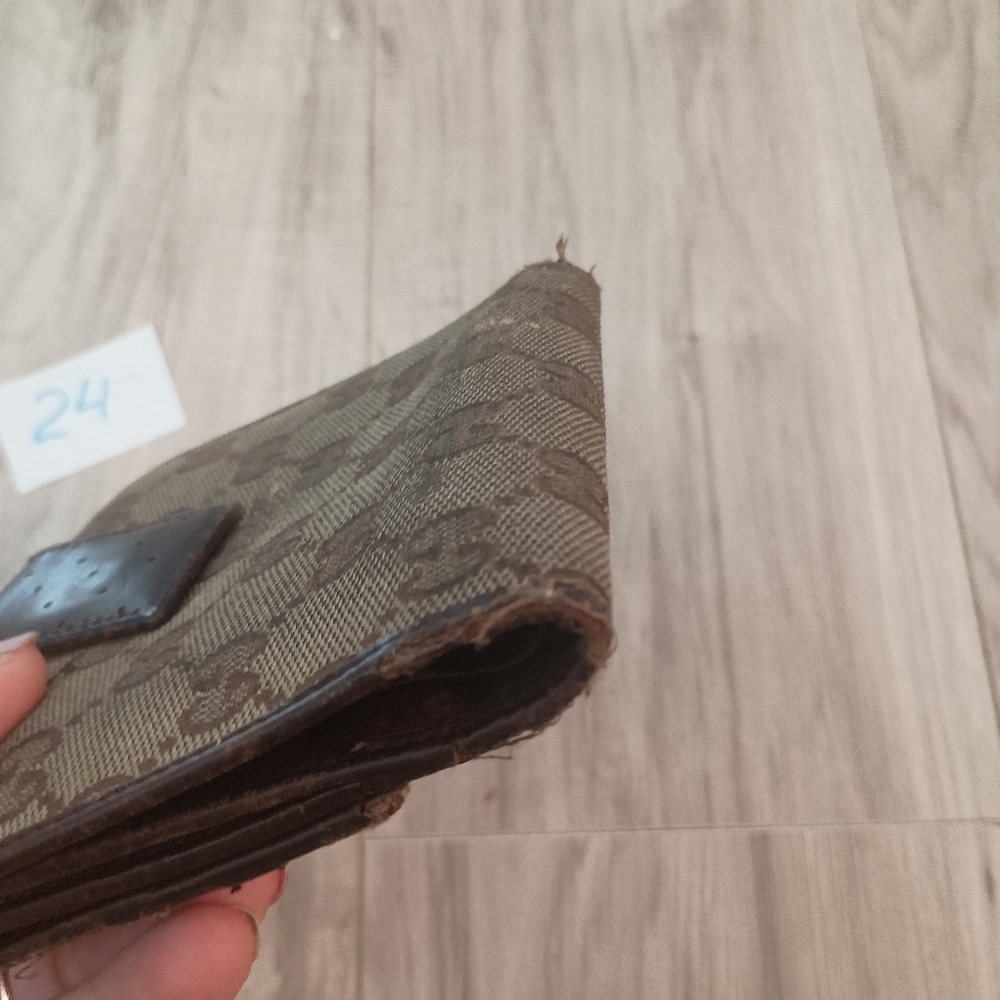 AUTHENTIC GUCCI INTERLOCKING G MONOGRAM LOGO SHER… - image 4